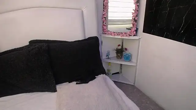 Snapshot of palmer_mIix chatting on 12-18-24, 01:02 palmer mIix online show from 12-18-24, 01:02