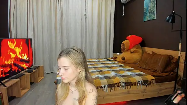 Snapshot of LinaCristonsen chatting on 03-16-25, 05:50 LinaCristonsen online show from 03-16-25, 05:50