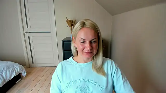 Alicee Gracee online show from 10-13-25, 08:36