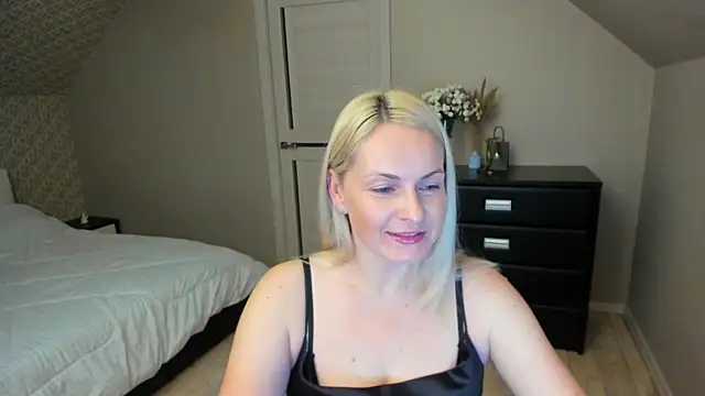 Alicee Gracee online show from 10-24-25, 07:32