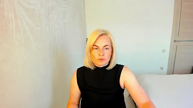 Snapshot of Alicee_Gracee chatting on 06-01-26, 11:45 Alicee Gracee online show from 06-01-26, 11:45