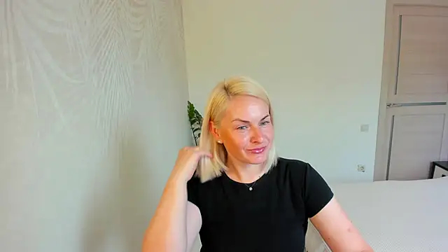 Snapshot of Alicee_Gracee chatting on 06-05-26, 08:53 Alicee Gracee online show from 06-05-26, 08:53