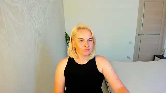 Snapshot of Alicee_Gracee chatting on 06-07-26, 11:25 Alicee Gracee online show from 06-07-26, 11:25