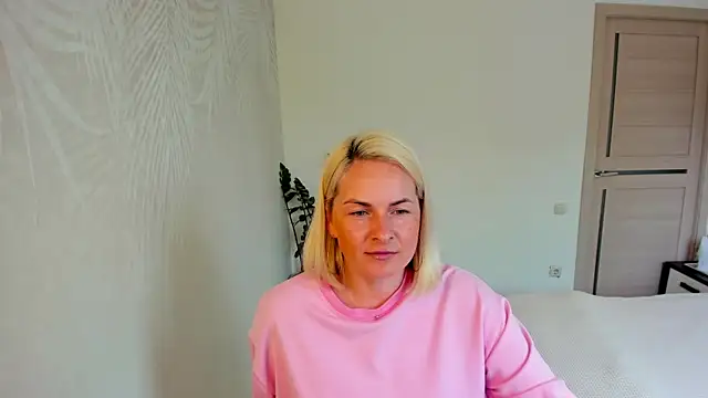 Snapshot of Alicee_Gracee chatting on 06-26-26, 09:35 Alicee Gracee online show from 06-26-26, 09:35