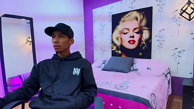 Snapshot of alejandro_king1 chatting on 02-19-25, 01:06 alejandro king1 online show from 02-19-25, 01:06