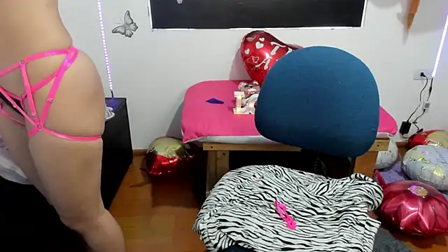 Snapshot of queen-natty chatting on 03-06-25, 03:13 queen-natty online show from 03-06-25, 03:13