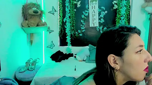 Snapshot of queen-natty chatting on 10-27-25, 02:43 queen-natty online show from 10-27-25, 02:43