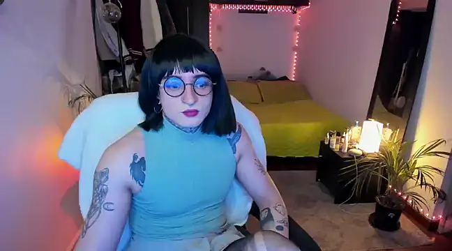 Snapshot of ShiiraVelkor chatting on 02-12-25, 01:06 ShiiraVelkor online show from 02-12-25, 01:06