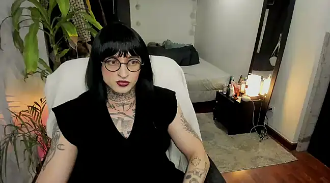 Snapshot of ShiiraVelkor chatting on 03-19-25, 01:32 ShiiraVelkor online show from 03-19-25, 01:32