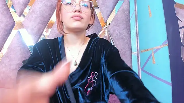 Snapshot of LARICSABLUE chatting on 01-11-25, 08:11 LARICSABLUE online show from 01-11-25, 08:11