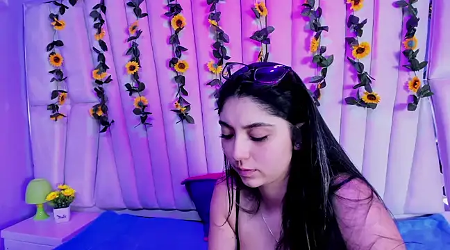 Lucy Anall  online show from 02-04-25, 01:02