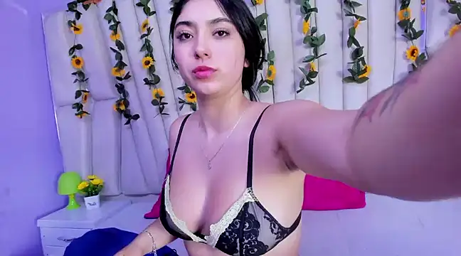 Lucy Anall  online show from 02-06-25, 12:22