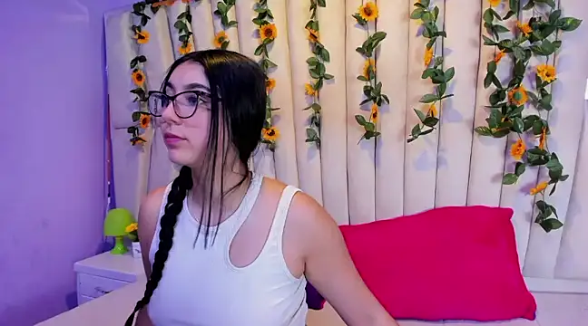 Lucy Anall  online show from 02-08-25, 09:57