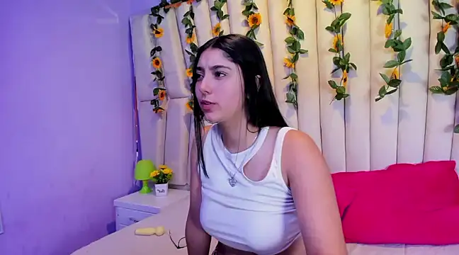 Lucy Anall  online show from 02-09-25, 01:00