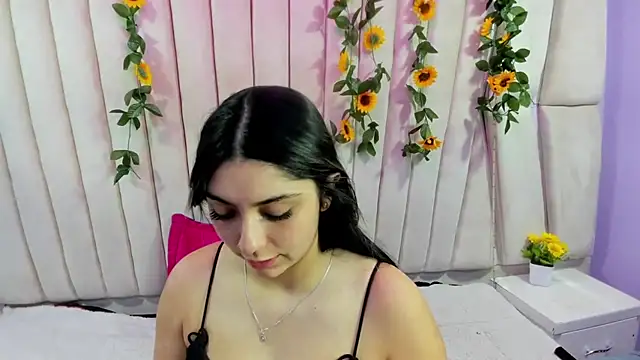 Lucy Anall  online show from 10-03-25, 07:33