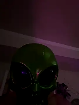 Snapshot of MaxdaBesttime chatting on 11-19-25, 10:26 MaxdaBesttime online show from 11-19-25, 10:26