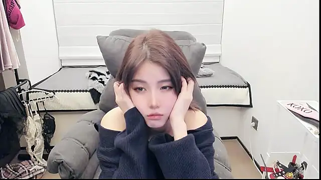 Snapshot of bbtt544 chatting on 10-17-25, 03:03 bbtt544 online show from 10-17-25, 03:03