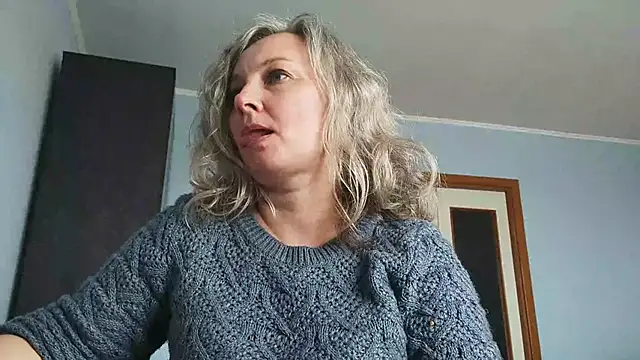 Snapshot of EdithManning chatting on 04-23-26, 01:02 EdithManning online show from 04-23-26, 01:02