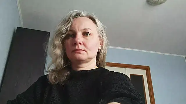 Snapshot of EdithManning chatting on 04-25-26, 01:52 EdithManning online show from 04-25-26, 01:52