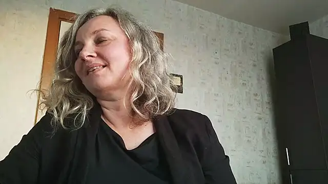 Snapshot of EdithManning chatting on 05-04-26, 05:20 EdithManning online show from 05-04-26, 05:20