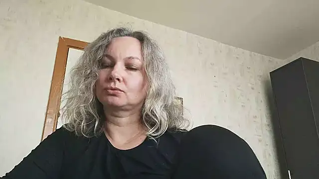 Snapshot of EdithManning chatting on 05-07-26, 06:30 EdithManning online show from 05-07-26, 06:30