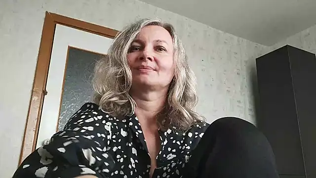 Snapshot of EdithManning chatting on 05-09-26, 01:49 EdithManning online show from 05-09-26, 01:49
