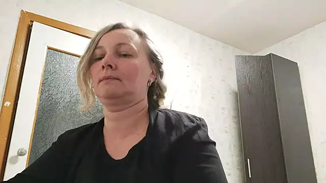 Snapshot of EdithManning chatting on 05-13-26, 06:05 EdithManning online show from 05-13-26, 06:05