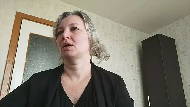 Snapshot of EdithManning chatting on 05-16-26, 05:48 EdithManning online show from 05-16-26, 05:48