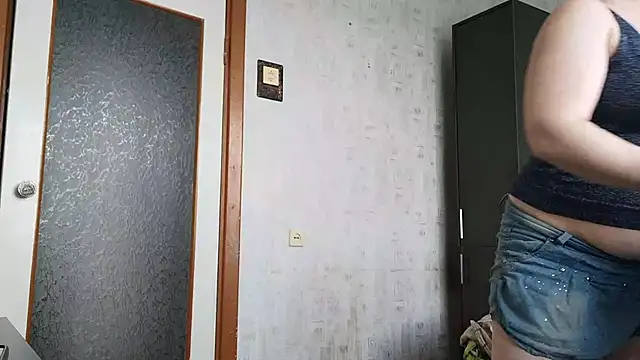Snapshot of EdithManning chatting on 06-14-26, 06:37 EdithManning online show from 06-14-26, 06:37