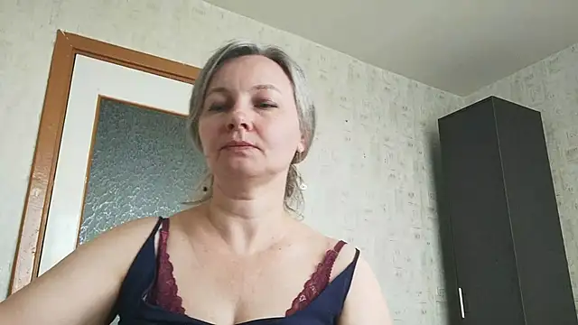 Snapshot of EdithManning chatting on 06-22-26, 06:32 EdithManning online show from 06-22-26, 06:32