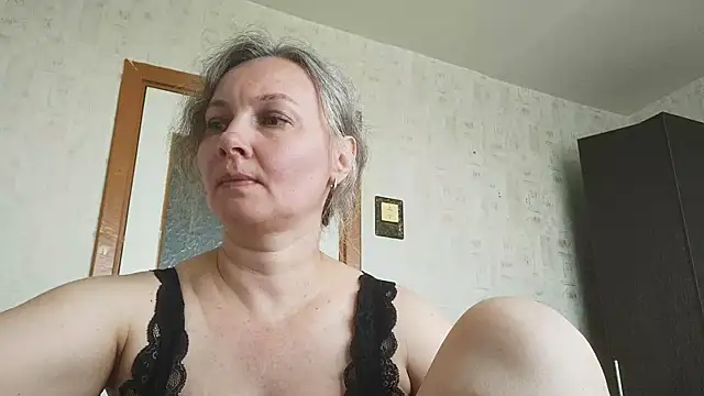 Snapshot of EdithManning chatting on 06-25-26, 07:35 EdithManning online show from 06-25-26, 07:35