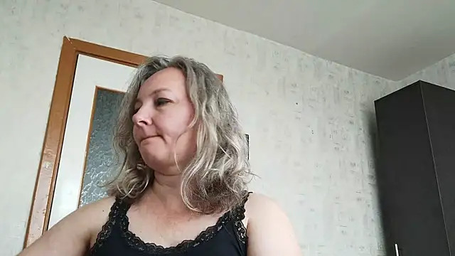 Snapshot of EdithManning chatting on 07-20-26, 05:55 EdithManning online show from 07-20-26, 05:55