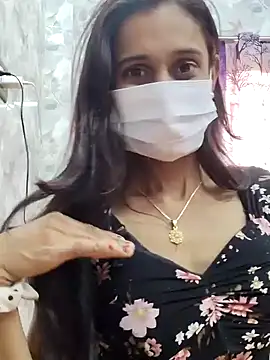 Snapshot of Oleevia chatting on 12-19-24, 10:45 Oleevia online show from 12-19-24, 10:45