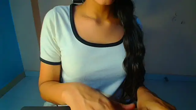 Snapshot of Chandani-Love chatting on 05-01-26, 05:01 Chandani-Love online show from 05-01-26, 05:01