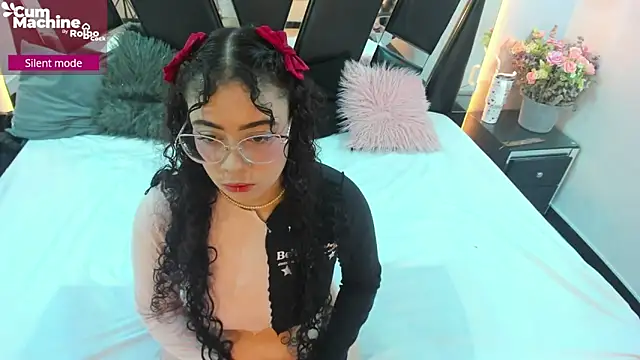 Snapshot of antonelllepiercee chatting on 10-10-25, 11:31 antonelllepiercee online show from 10-10-25, 11:31