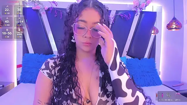Snapshot of antonelllepiercee chatting on 04-24-26, 11:23 antonelllepiercee online show from 04-24-26, 11:23
