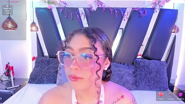 Snapshot of antonelllepiercee chatting on 04-28-26, 11:26 antonelllepiercee online show from 04-28-26, 11:26
