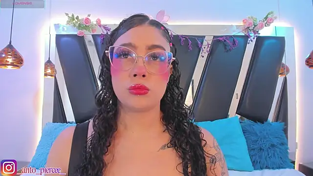 Snapshot of antonelllepiercee chatting on 05-27-26, 11:29 antonelllepiercee online show from 05-27-26, 11:29