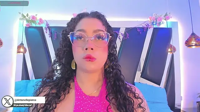 Snapshot of antonelllepiercee chatting on 06-26-26, 11:25 antonelllepiercee online show from 06-26-26, 11:25