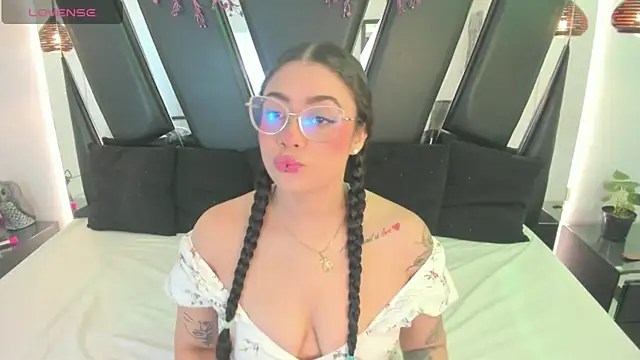 Snapshot of antonelllepiercee chatting on 07-19-26, 11:36 antonelllepiercee online show from 07-19-26, 11:36