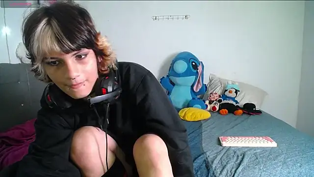 Snapshot of Caitlynwheler chatting on 03-12-25, 11:54 Caitlynwheler online show from 03-12-25, 11:54