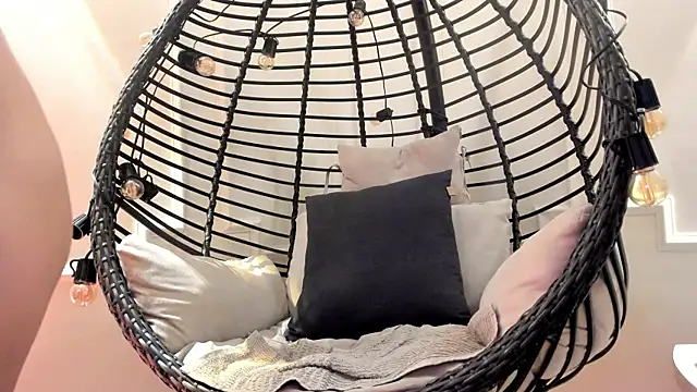 Snapshot of Megga_Bluee chatting on 01-16-25, 11:37 Megga Bluee online show from 01-16-25, 11:37