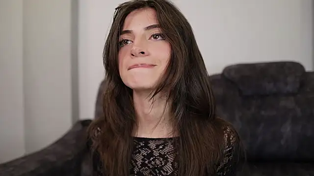 Snapshot of Megga_Bluee chatting on 10-01-25, 08:59 Megga Bluee online show from 10-01-25, 08:59