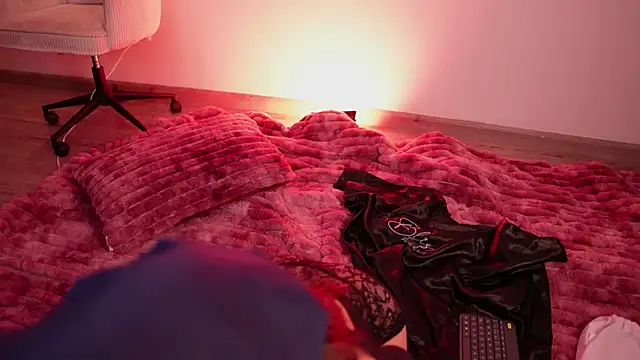 Snapshot of Megga_Bluee chatting on 10-25-25, 01:57 Megga Bluee online show from 10-25-25, 01:57