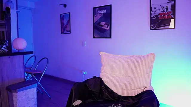 Snapshot of Megga_Bluee chatting on 11-09-25, 11:36 Megga Bluee online show from 11-09-25, 11:36