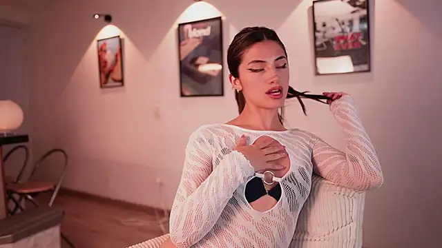 Snapshot of Megga_Bluee chatting on 11-14-25, 02:10 Megga Bluee online show from 11-14-25, 02:10