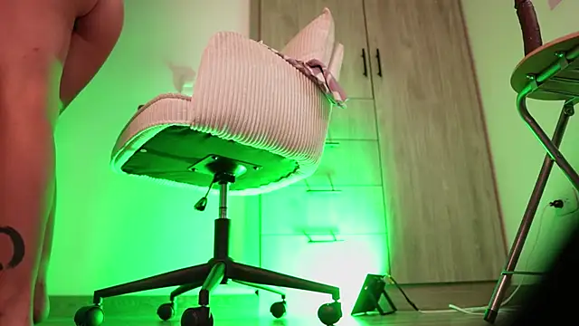 Snapshot of Megga_Bluee chatting on 01-11-26, 01:21 Megga Bluee online show from 01-11-26, 01:21