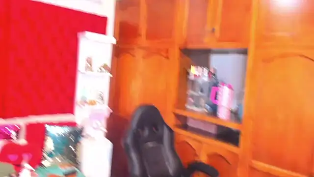 Snapshot of larafoxter chatting on 03-08-25, 03:56 larafoxter online show from 03-08-25, 03:56