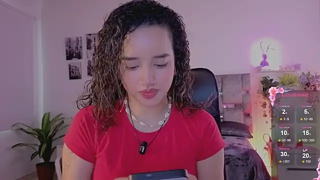 Snapshot of emilyrouxe chatting on 07-21-26, 03:47 emilyrouxe online show from 07-21-26, 03:47