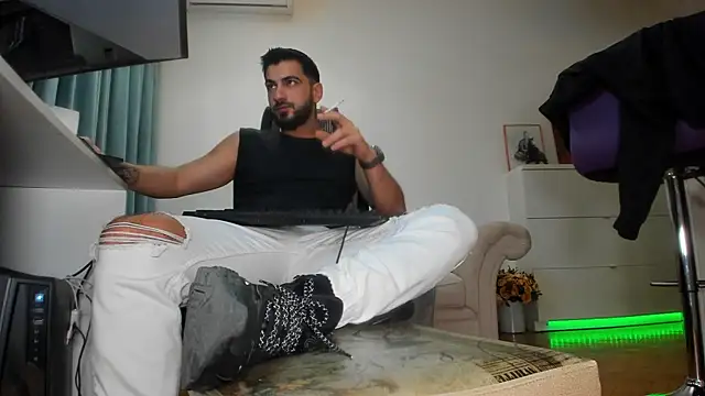 Snapshot of welcometo_hell chatting on 09-21-25, 04:14 welcometo hell online show from 09-21-25, 04:14